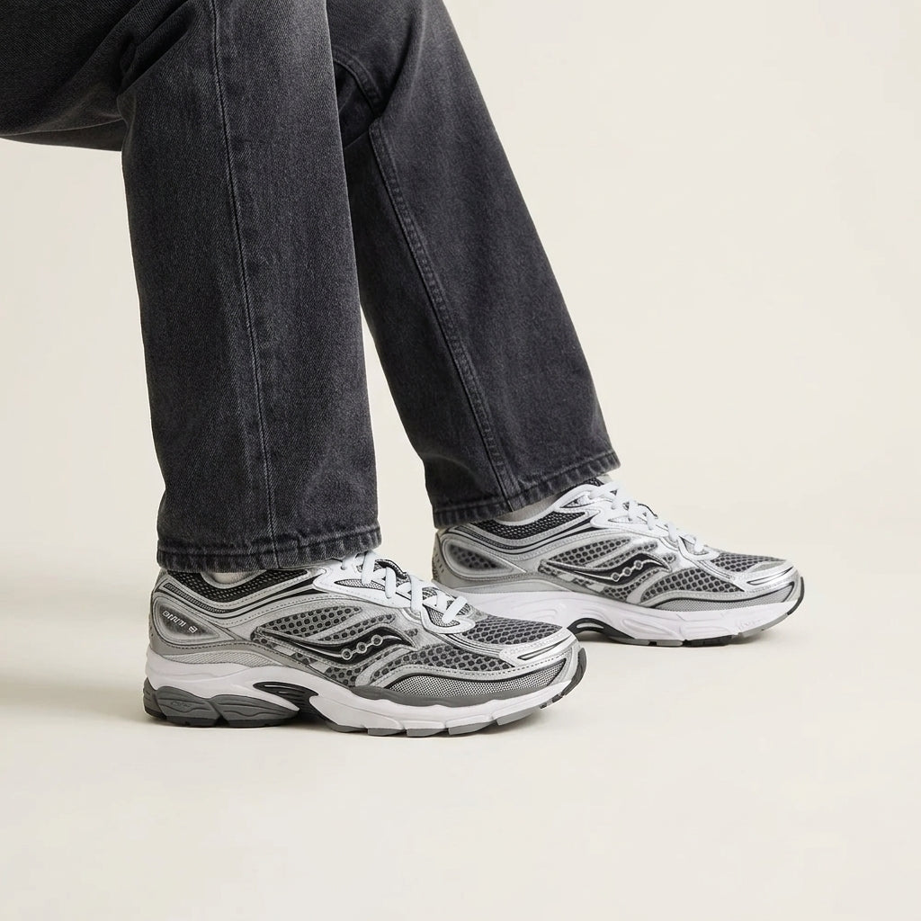 SAUCONY