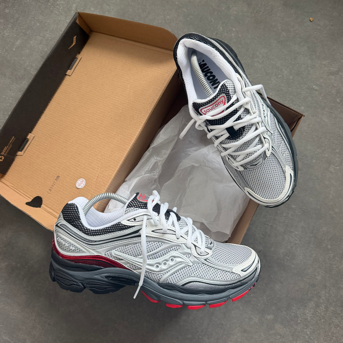 Saucony Omni 9 'White Crimson'
